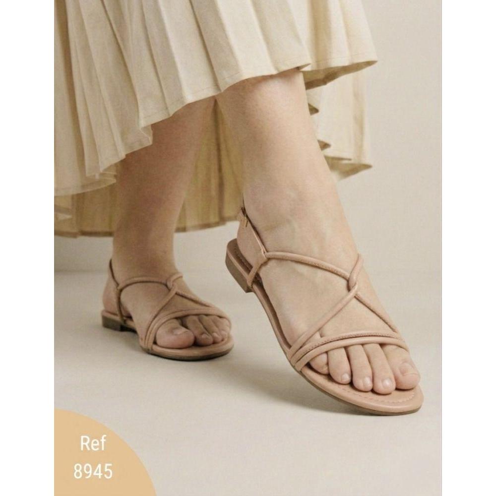 Sandália Flat Branca Sintética com Design Minimalista de Tiras e Palmilha Macia Oferta Diária Dia das Mães