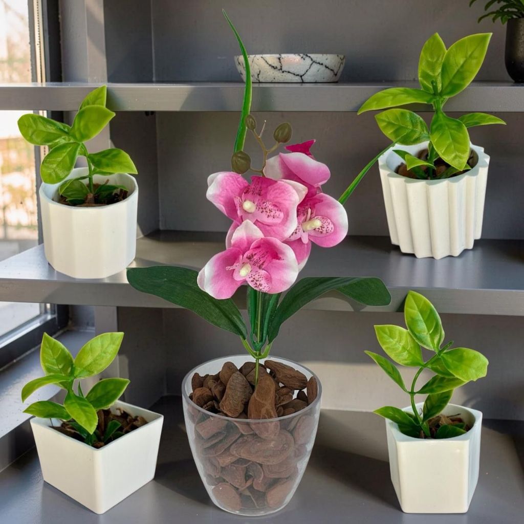 Conjunto 2 Decorações - 4 Mini Vasinhos + Vaso Médio em Acrílico com Plantas Artificiais Decorativas