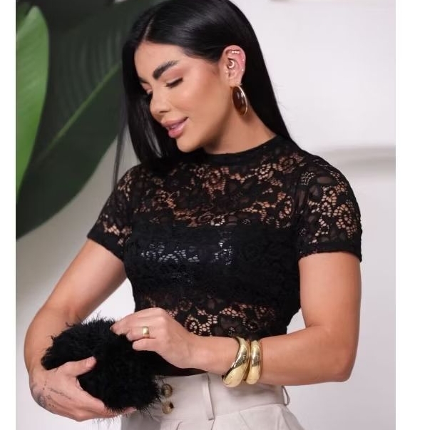 BLUSA renda poliamida preto floreado esticavel blusa blogueira na moda que emcorpa manga curta gola redondinho