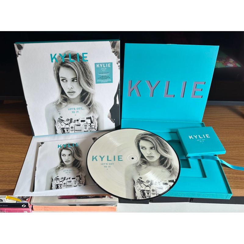 Kylie Minogue - Let’s Get To It box set (vinyl, 2xcd, dvd, livro, cards, poster)