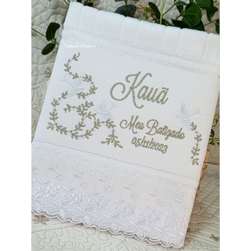 Toalha de batizado bordada Raminho Espírito Santo - Toalha de batizado personalizada