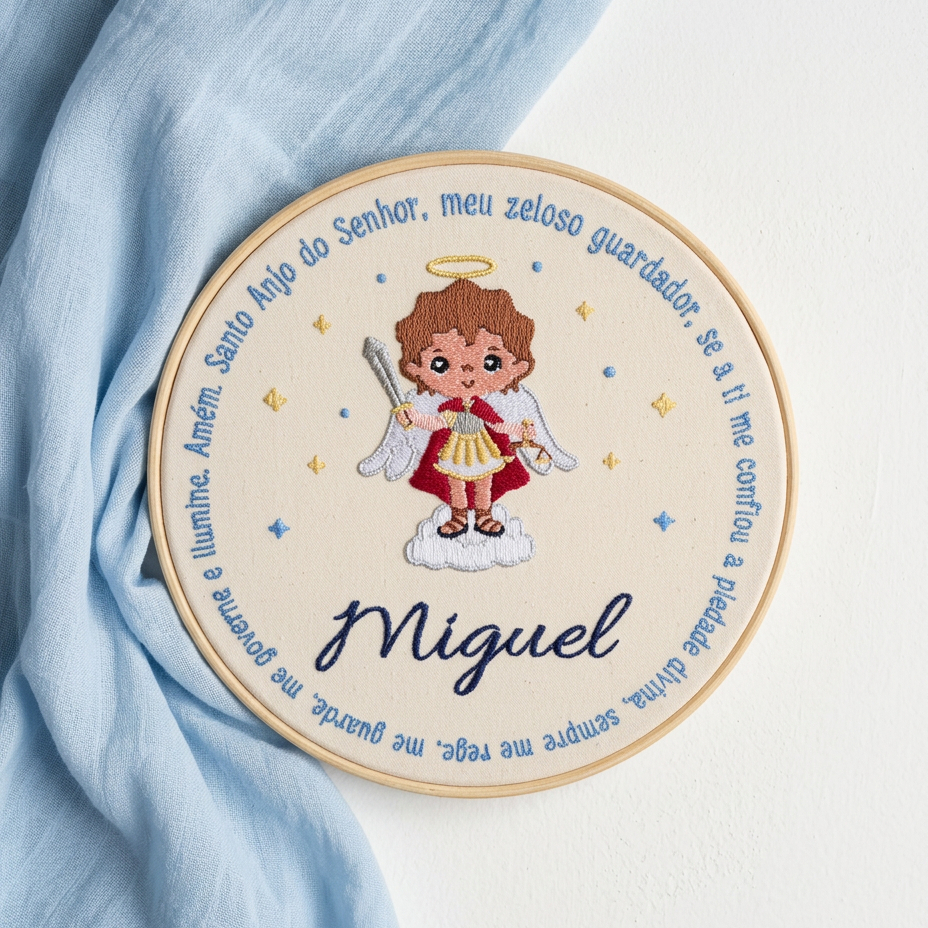 Enfeite Porta Maternidade Bordado Menino Oração do Santo Anjo do Senhor – Miguel Arcanjo