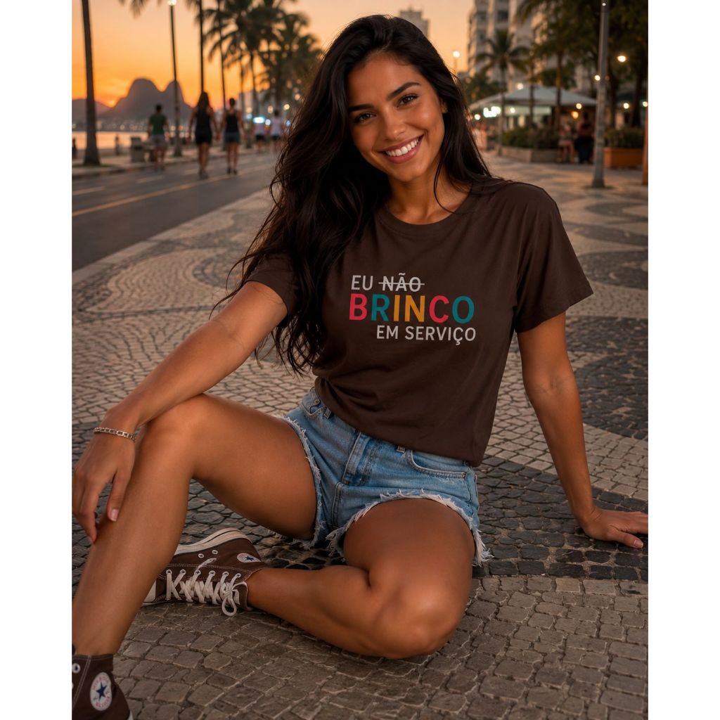 Camisa Feminina Frase Engraçada [Não Brinco em Serviço] 100% Algodão Confortável Casual Versatil Preta Marron Branca