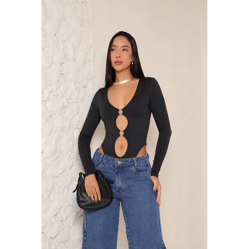Body Feminino Manga Longa Com Decote Frontal Vazado E Detalhes Com Argolas Uso Versátil Inverno