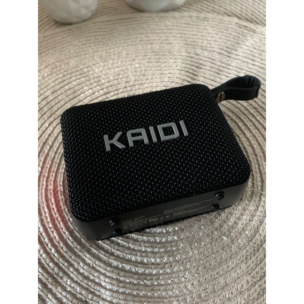 ​Mini Caixa De Som Bluetooth Portatil Potente Kaidi Knc826 Original Sem Fio Recarregavel Com Led Alça P/ Moto Bike E Usb