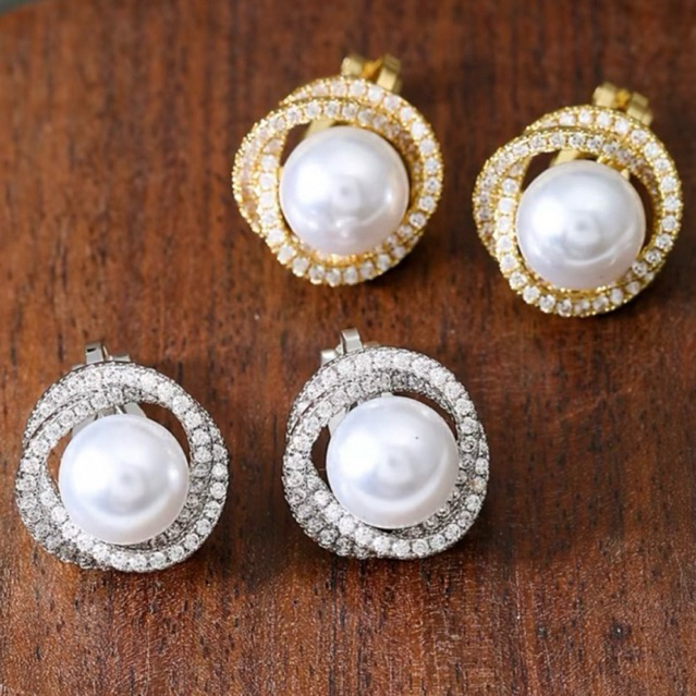Brinco de pressão pérola e strass dourado / prata. Brinco noiva
