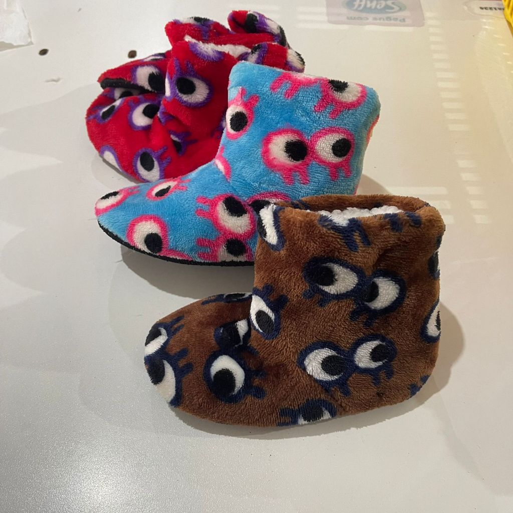 Meia infantil pelúciada antiderrapante
