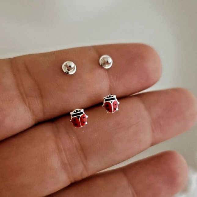 Brinco Tarraxa baby Joaninha em Prata 925 -  P - BFB568 | M - BFB570