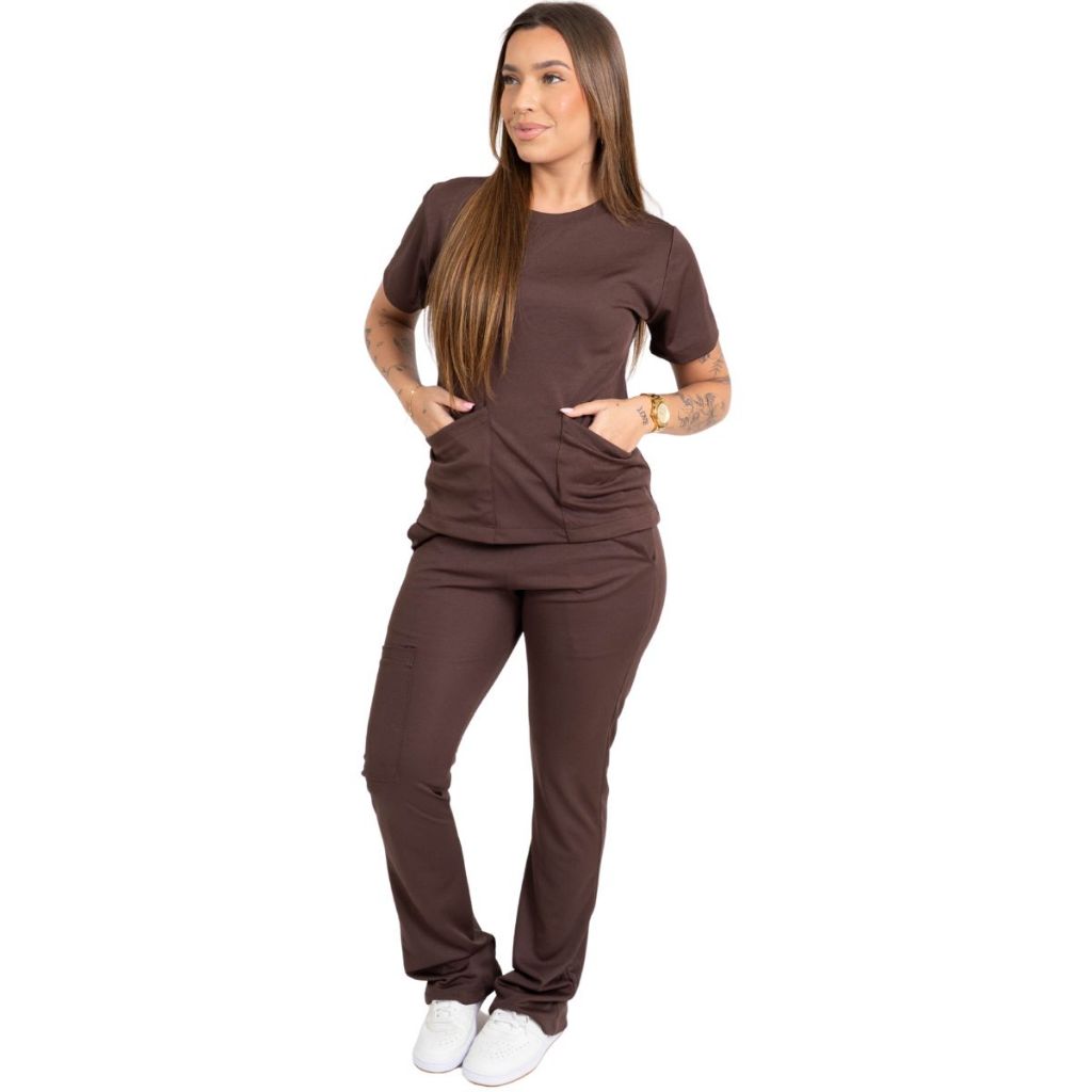 Conjunto Scrub Gola Redonda Malha DRY Elastano Moderno - Calça Flare e Blusas com bolsos