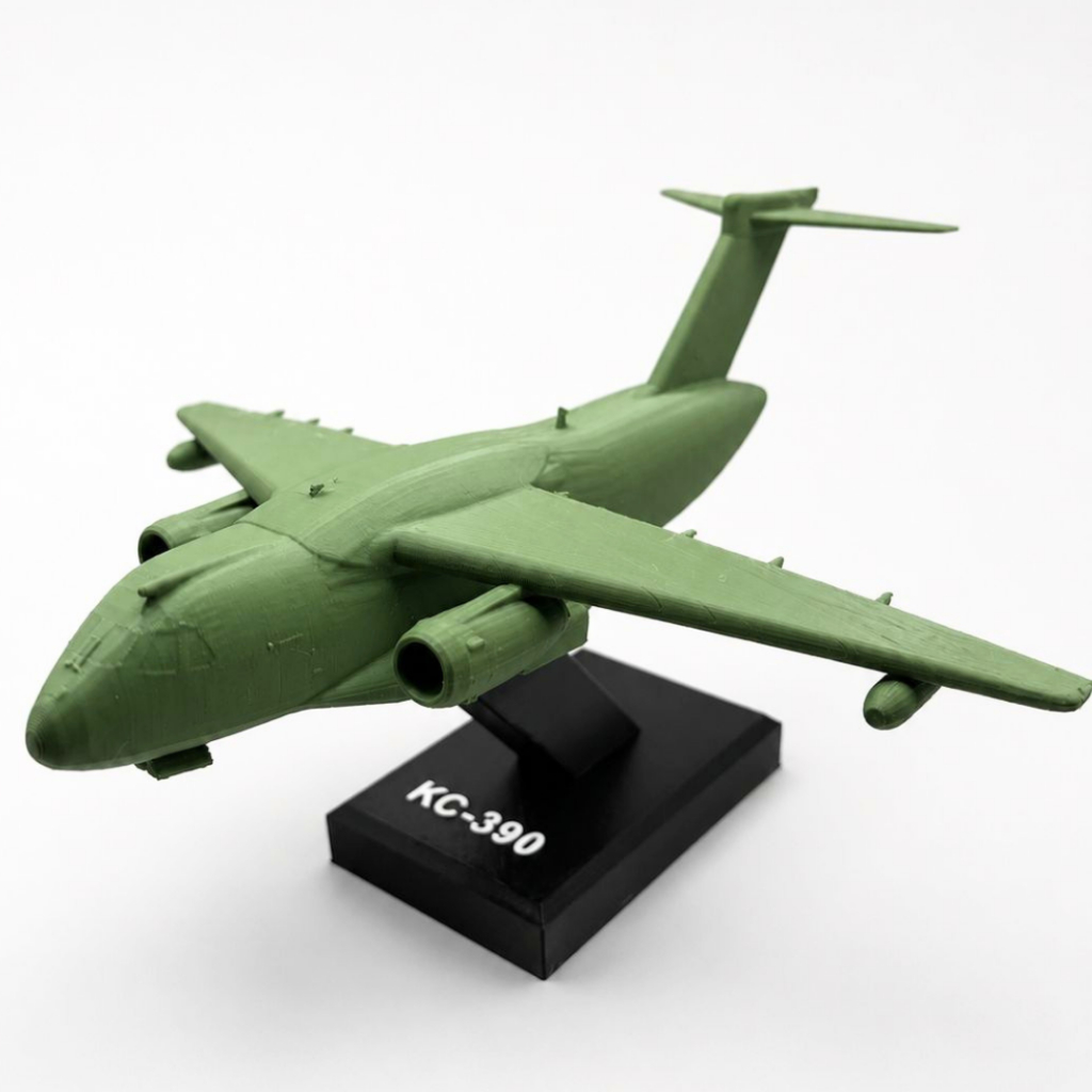 Avião Miniatura Kc 390 Maquete Embraer Escala 1:200 Decoração Colecionável