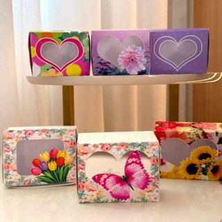 Kit 30 Caixinhas para Presente com Visor Vazado | 6 Modelos Diferentes | Caixa com Visor 9x7x3 cm