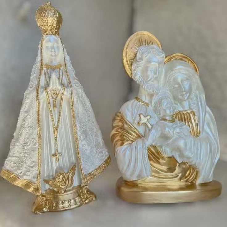 Kit Imagem Sagrada Família 20,5cm + Imagem Nossa Senhora Aparecida 23cm toda em cintilante com dourado