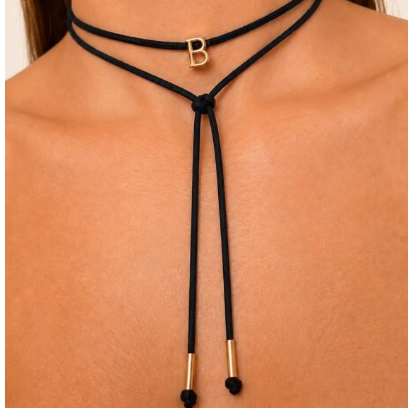 Colar Inicial Country Choker Feminino Courinho Preto com Pingente Letra