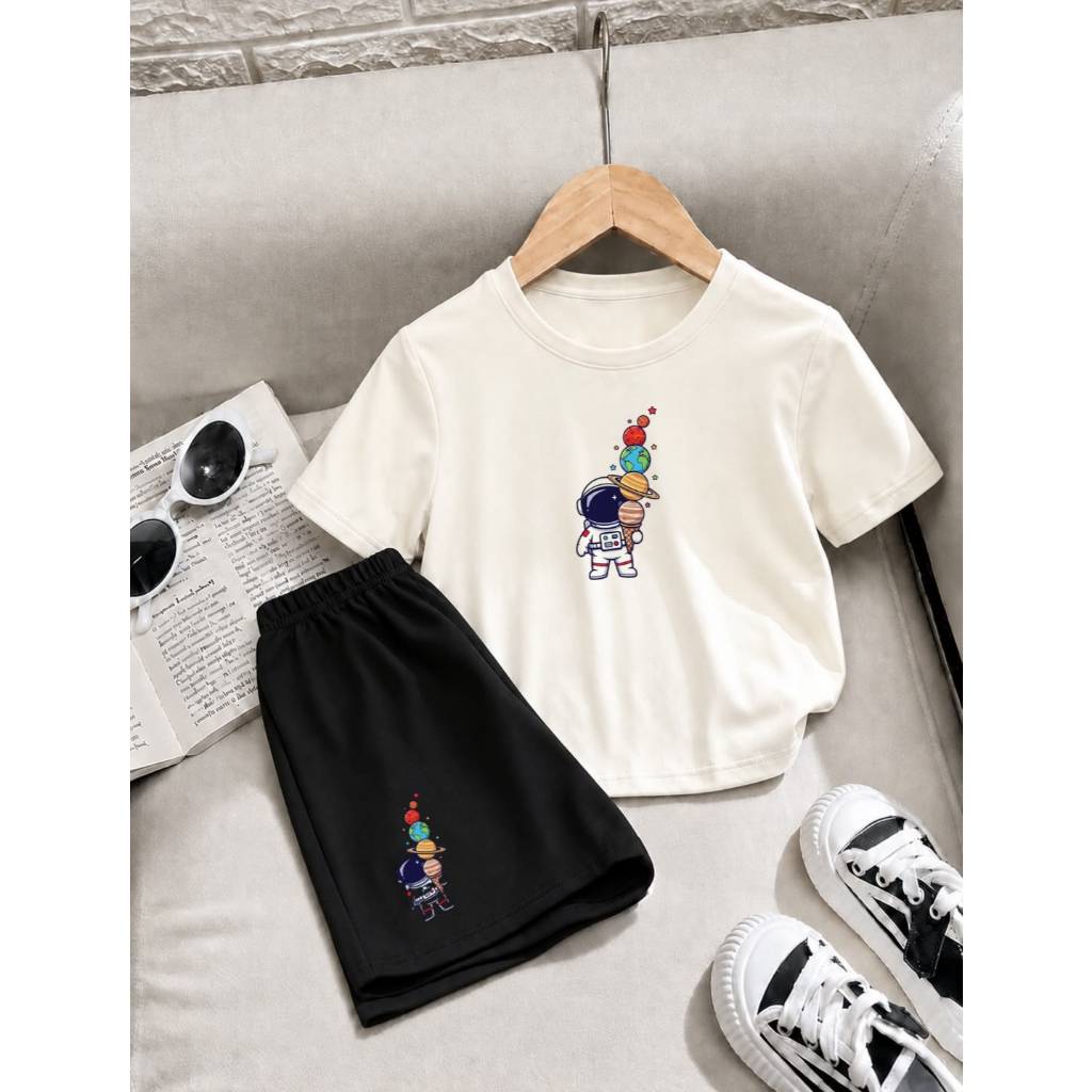 Conjunto Infantil Masculino Short Moletom + Camiseta Básica Tendência Estampa de Astronauta