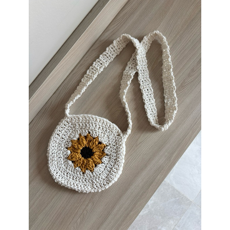 Bolsa de Crochê Redonda Girassol - Bolsa Artesanal com Alça Longa - Moda Boho