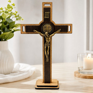 Crucifixo Cruz Madeira Mdf 30cm Cristo e Medalha São Bento Bronze Mesa e Parede