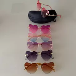 Óculos de Sol Infantil Feminino Coração Sem Aro com Ursinho UV400 e Estojo Rígido