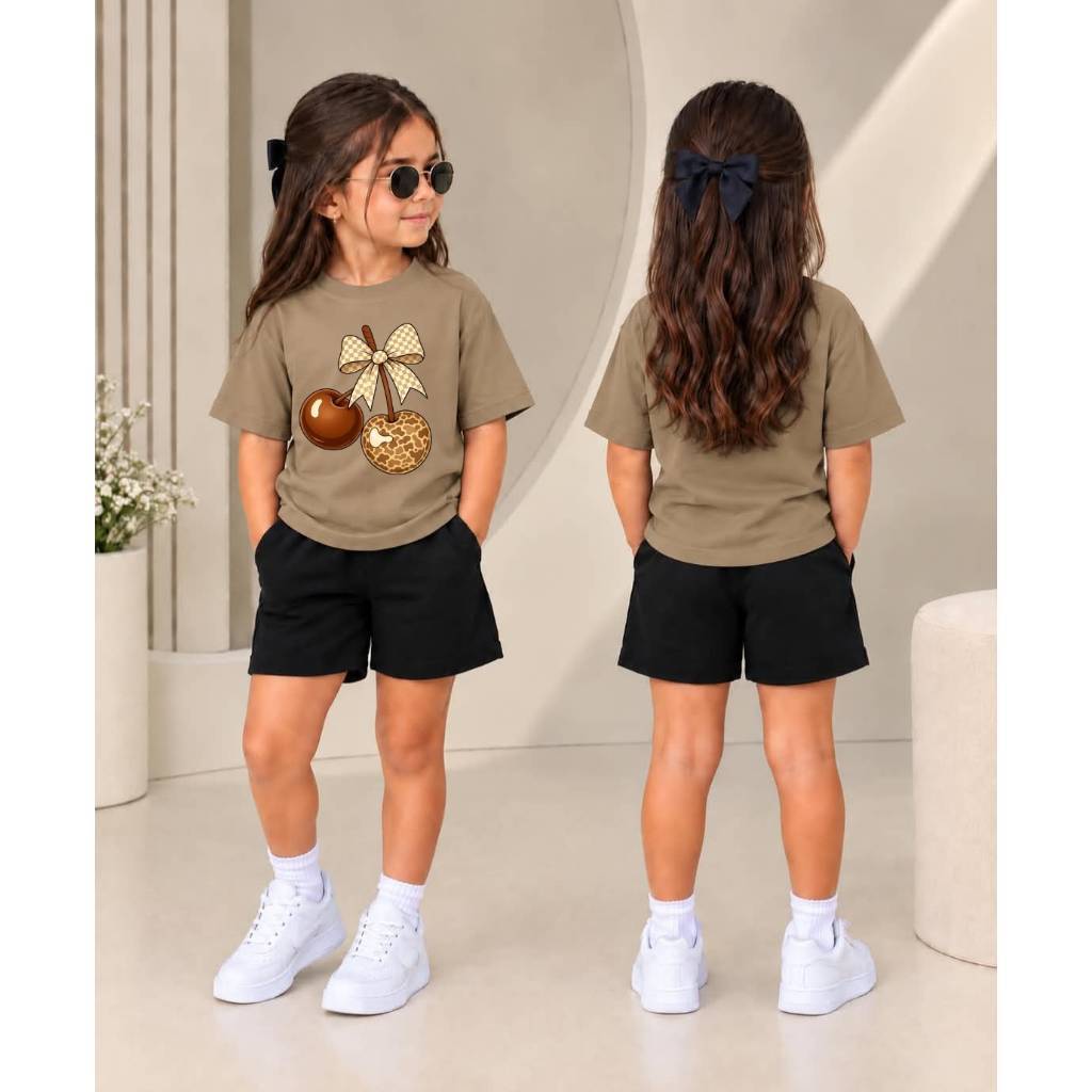 Estilo que Encanta! Conjunto Feminino Infantil Camiseta Estampada + Short Moletom Estampa Delicada e Fofa