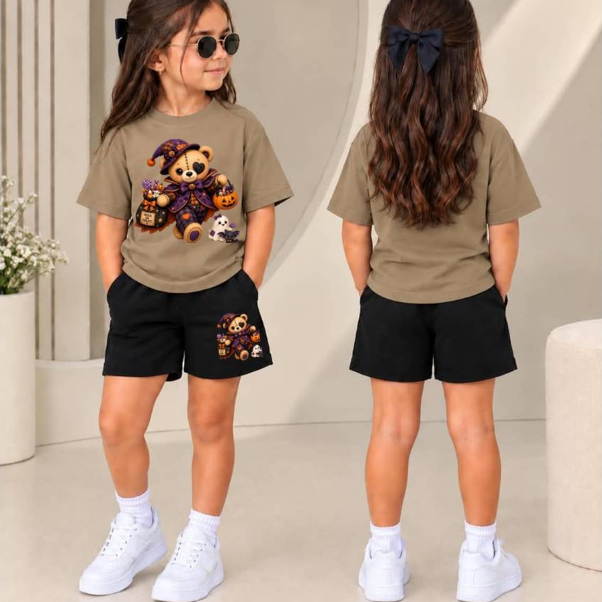 Conjunto Casual Infantil Feminino para Halloween com Camiseta Estampada e Short de Moletom Confortável