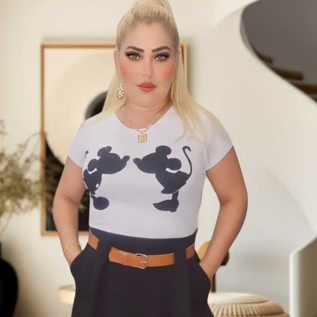 Camiseta feminina branca com estampa mickey e minie feminina branca Baby look feminina camiseta basica com manga