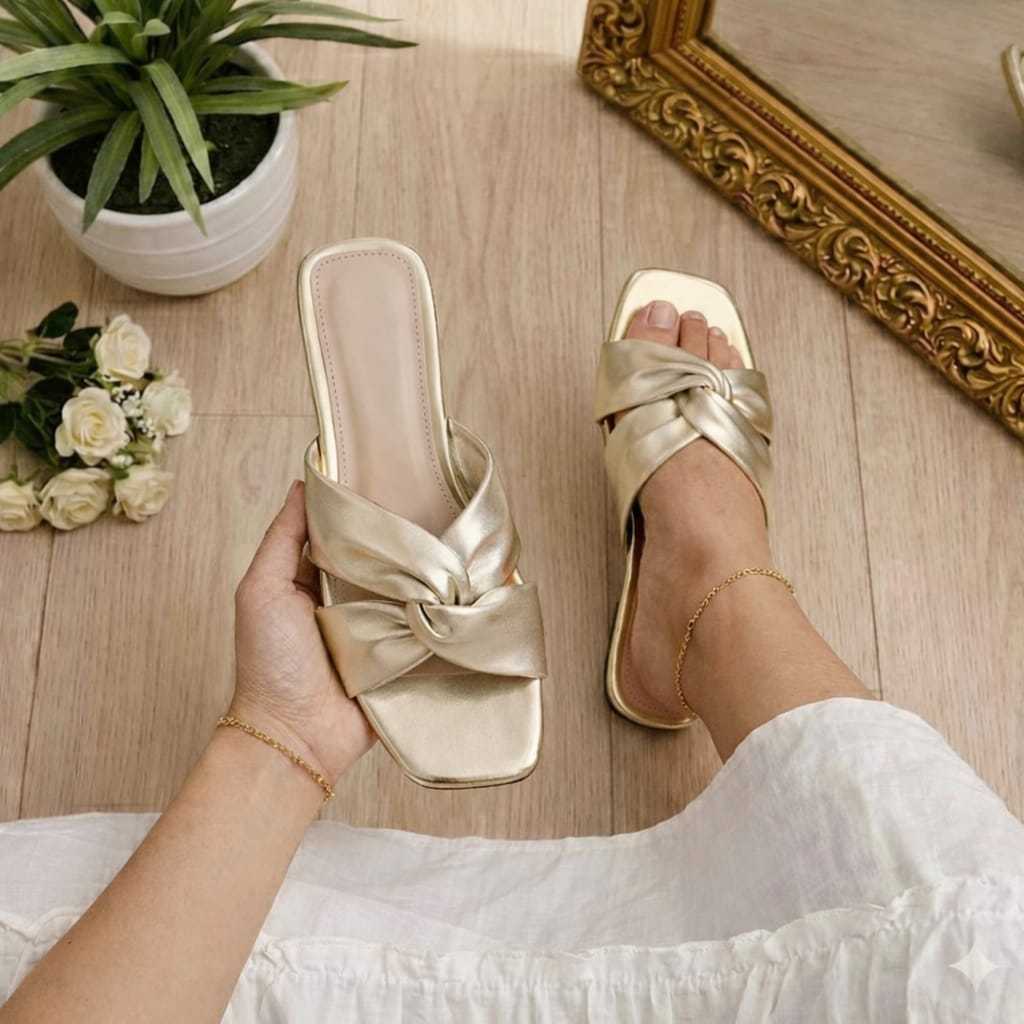 Rasteirinha Feminina Chinelo Confortável Luxo Ouro Elegante Sapato Feminino Rasteira Bico Quadrado