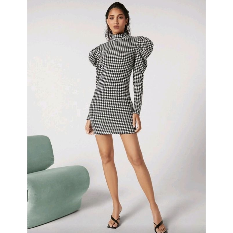 Vestido Manga Bufante Outono Inverno Gola Rolê Gola Alta  Estampa pied-de-poule preto e branco Xadrez Tamanho M