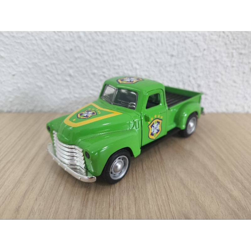 miniatura CBF Brasil copa do mundo caminhonete antiga verde