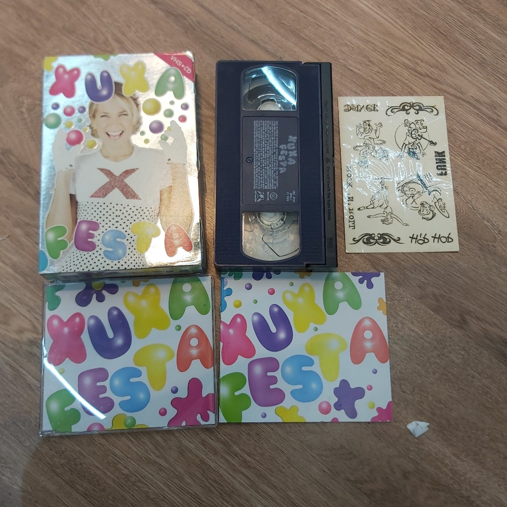 VHS XUXA FESTA + CD E INCARTS + ADESIVOS