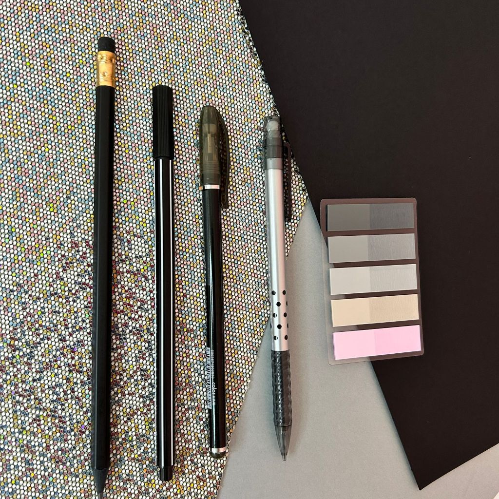 Kit Papelaria Kawaii Cor Preta com 5 itens - Papelaria cor preta - Caneta preta