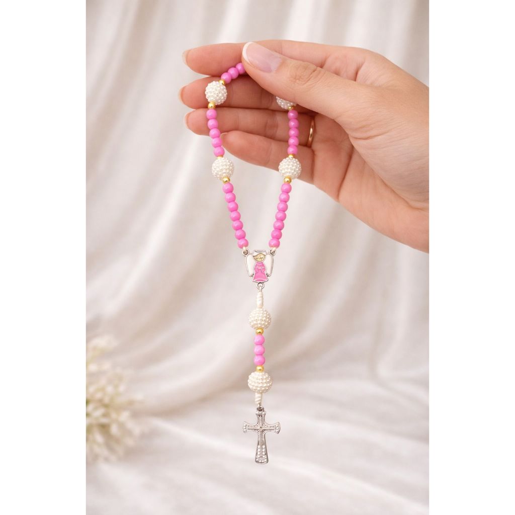 💖 Terço/Colar Infantil Rosa com Anjinho – Lembrancinha Perfeita para Batizado e Primeira Comunhão