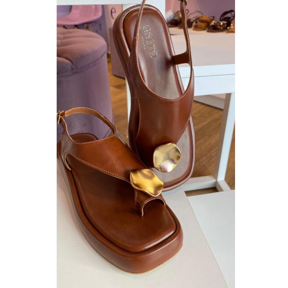 Sandália FlatForm Feminina Papete Confortável com Ajuste Palmilha Acolchoada detalhe Orgânico dourado no dedinho