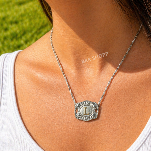 Colar Feminino Com Inicial Choker em Aço Inoxidavel Moda Rodeio Festa Dia a Dia Anti-alérgica Cowgirl