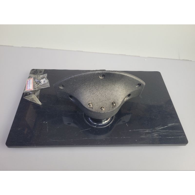 base ou pé TV sempre Toshiba le3250(b)wda com os parafusos só serve neste modelo