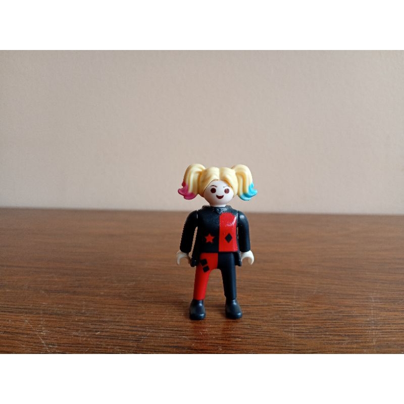 figura colecionável Arlequina coleção Playmobil DC Comics Kinder Ovo usado