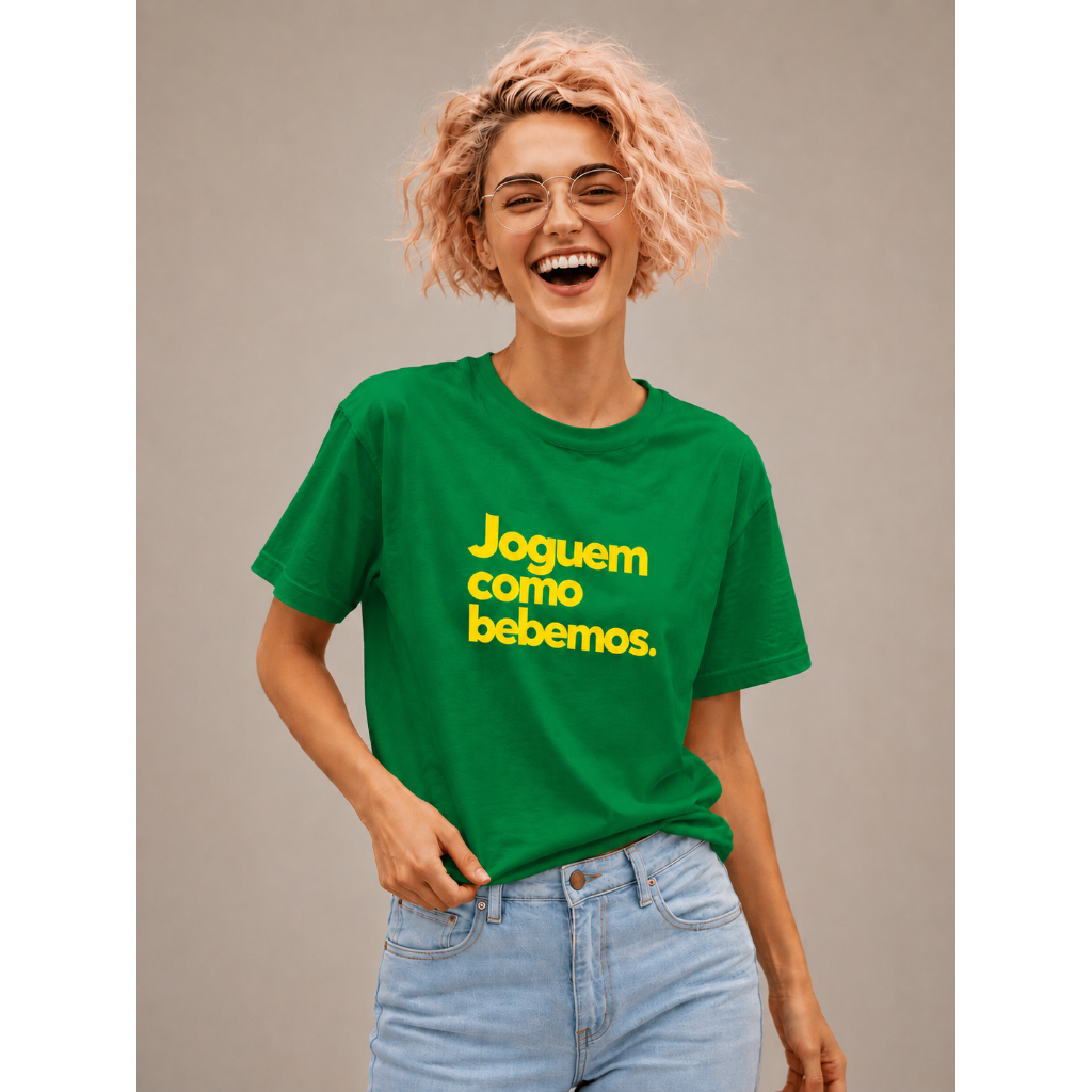 Camiseta Joguem Como Bebemos Brasil Copa do Mundo Futebol Unissex Casual Confortável Torcida Resenha
