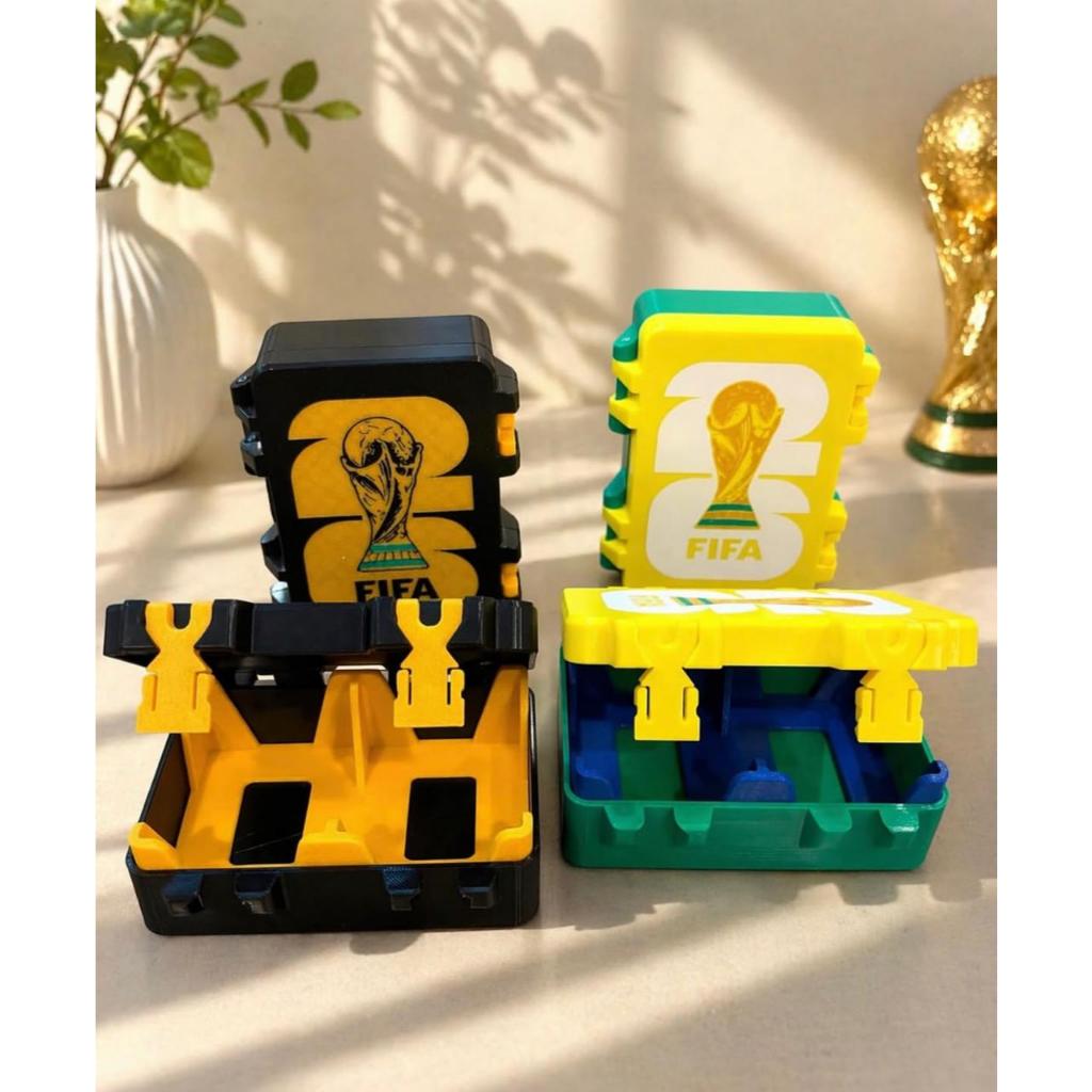 Caixa Porta Figurinhas Copa do Mundo 2026 Maleta Grande Cabem 500 Figurinhas