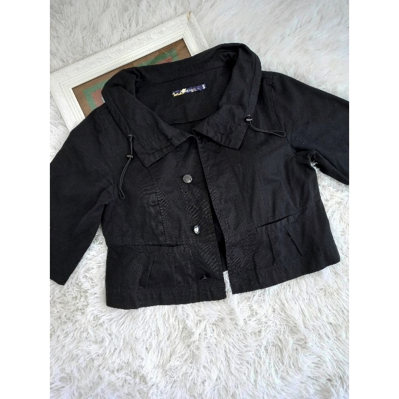 Jaqueta Cropped Hering Black – Estilo Utilitário Moderno Tam. M Preta Hering