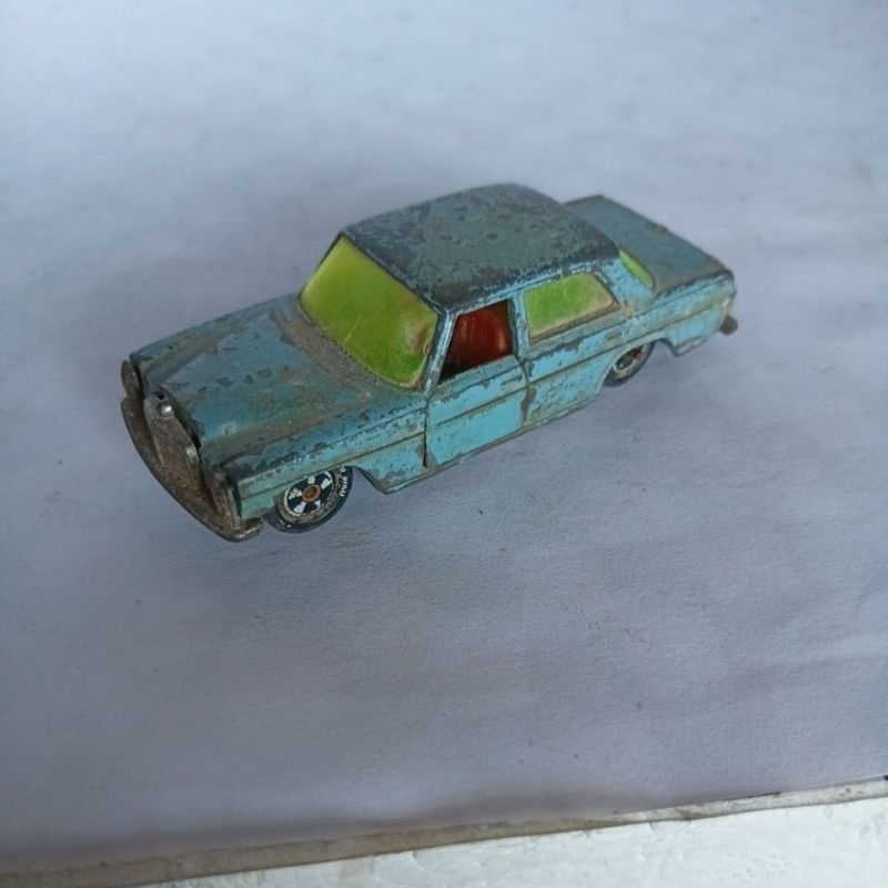 para restaurar miniatura Mercedes-Benz 250 siku Manaus antiga