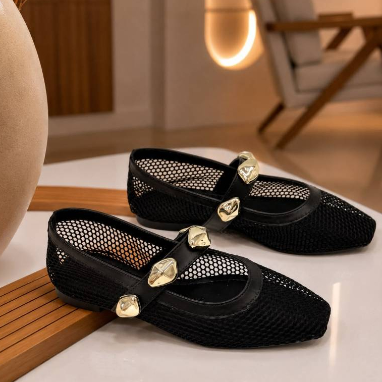 Sapatilha Feminina Casual em Tela  Mesh Respirável Modelo Mary Jane Preta com Detalhes Dourados Confortável Elegante
