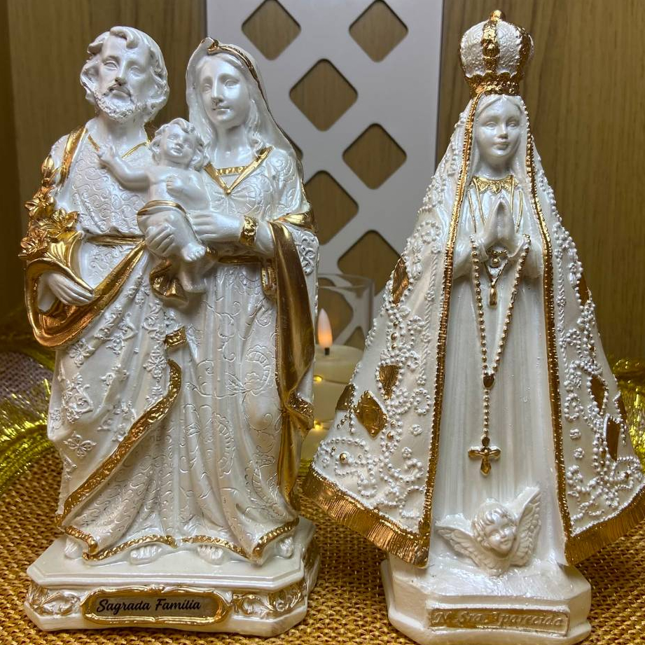 Nossa Senhora Aparecida + Sagrada Família em Gesso 20cm Branco Pérola com Detalhes Dourados