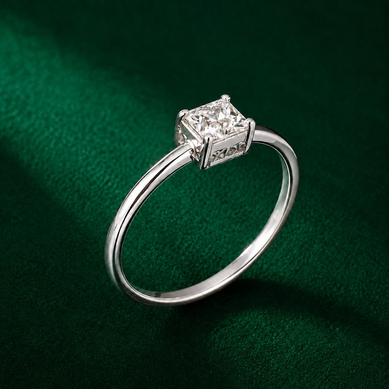 Anel Moissanite Quadrado 4,4mm Detalhe Infinito Prata 925 Sofisticado