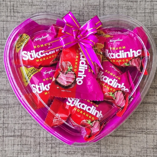 Coração de Plástico com 6 Bombons de Chocolate
