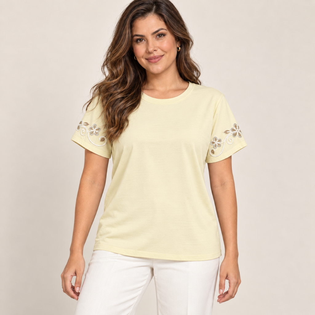 T-Shirt Feminina com Bordado e Pedrarias nas Mangas Algodão com Elastano