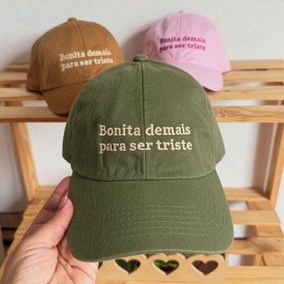 Boné Baseball Aba Curva Bonita Demais Para Ser Triste | Dad Hat Feminino Frase Divertida | 5 Cores