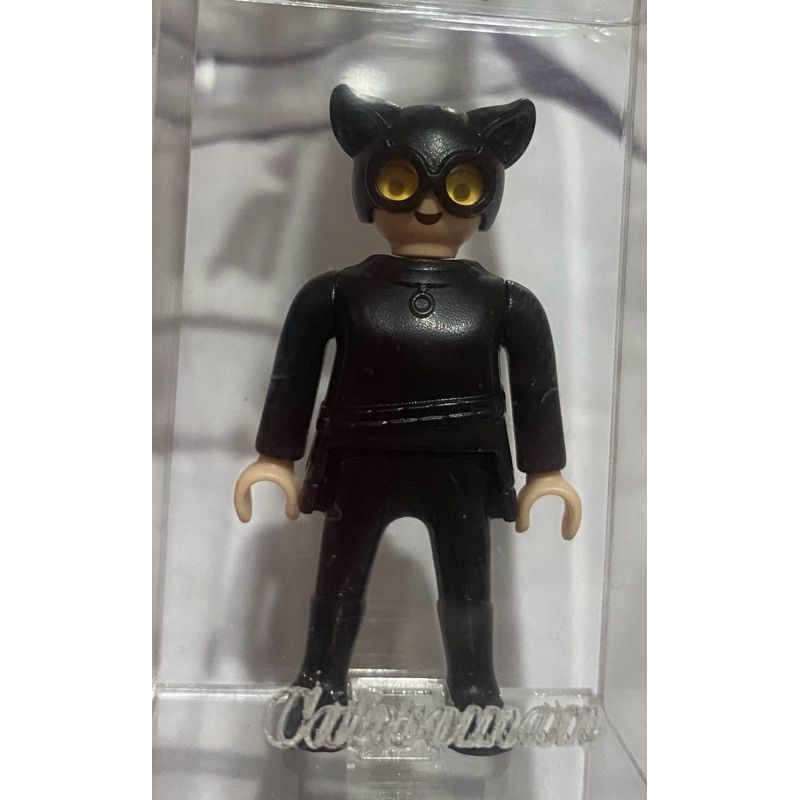 Brinde do Kinder Ovo DC Playmobil 2026 Mulher Gato