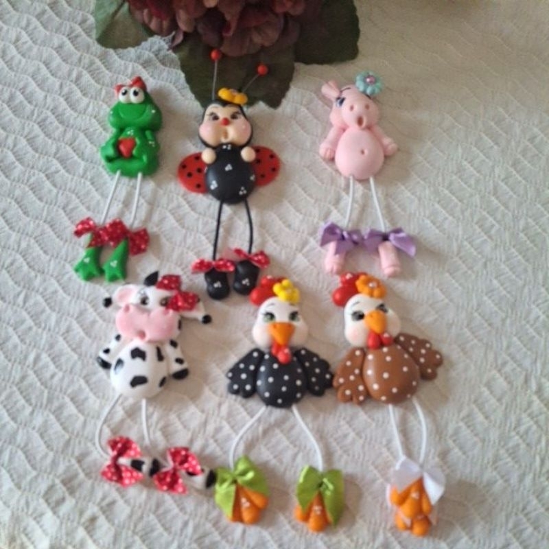 Imãs de geladeira  bichinhos com perninhas. Ref:A065