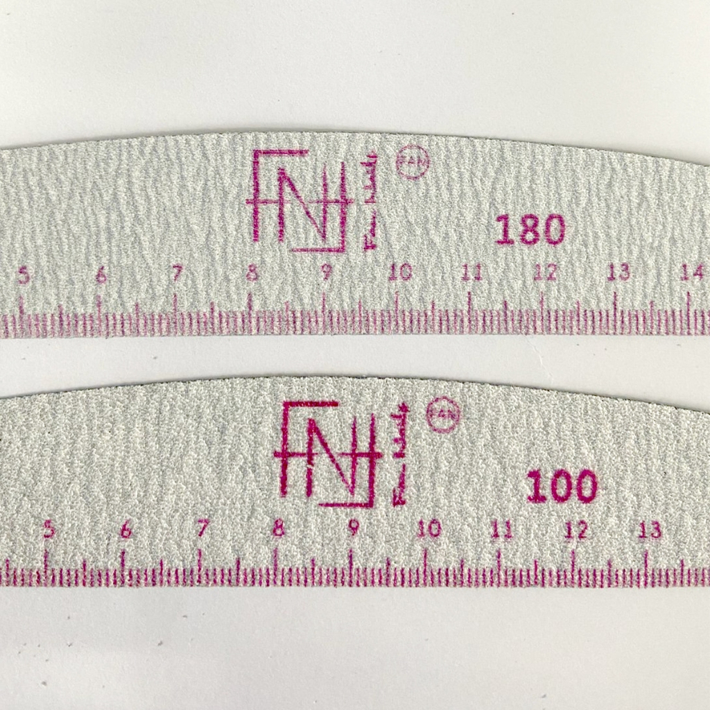 Lixa reutilizável modelo banana com placa de ferro e refil 100/180. Ideal para profissionais de manicure e pedicure — imagem 2 de 2