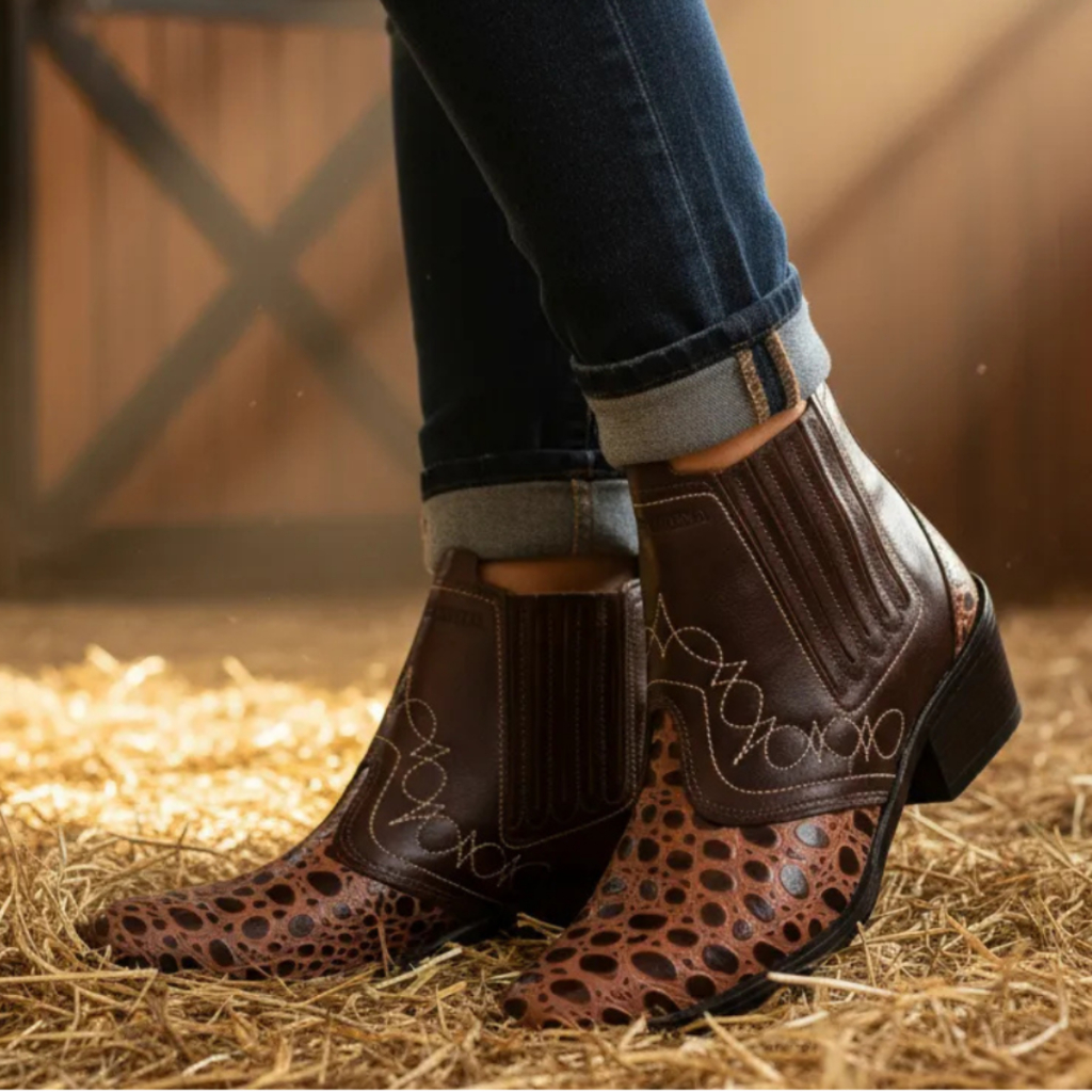 Bota Country Feminina Cor Marrom Croco Botinha Couro Legitimo Solado Costurado Salto Carrapeta 3736