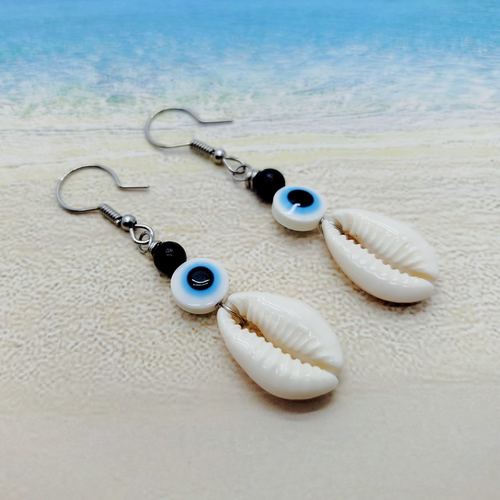 Brinco de Búzio e Olho Grego Branco 10 mm Fecho Anzol Aço Inox Antialérgico I Moda Praia Verão REF 347
