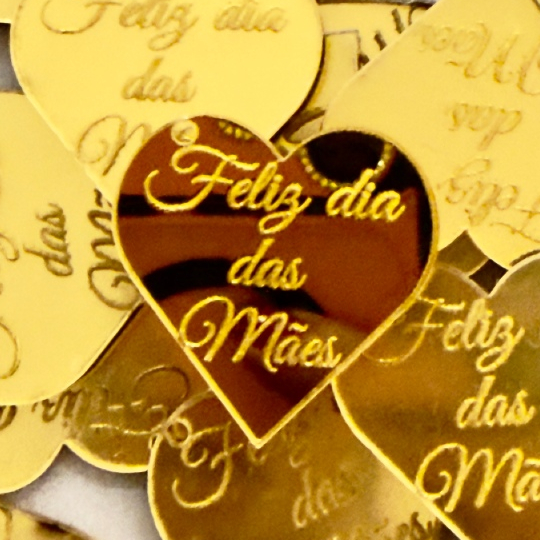 Aplique TAG 3X3 CM  CORAÇÃO ACRÍLICO DOURADO FELIZ DIA DAS MÃES, para escola, decoração, festa em Oferta na Shopee